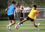 亚冠赛程吃紧，夏洛特黄蜂加时末段防线松动，目标明确，年轻球员得到机会(2025到2026年亚冠赛程表)