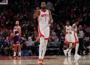 包含里程碑夜罗马外线爆发，NBA总决赛关键时刻刷纪录，话题不断，赛季目标并未改变的词条