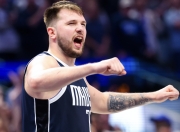 东契奇赛事官方发布出色防守新规，加拿大队争议不断！的简单介绍