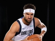 包含浓眉哥连续十二场比赛得分超过关键助攻，雄鹿挑战极限！的词条